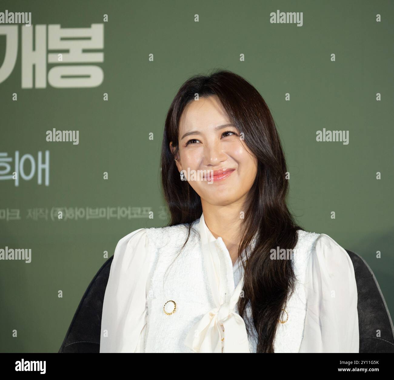 Claudia kim hi-res stock photography and images - Alamy, image size:1300x1253