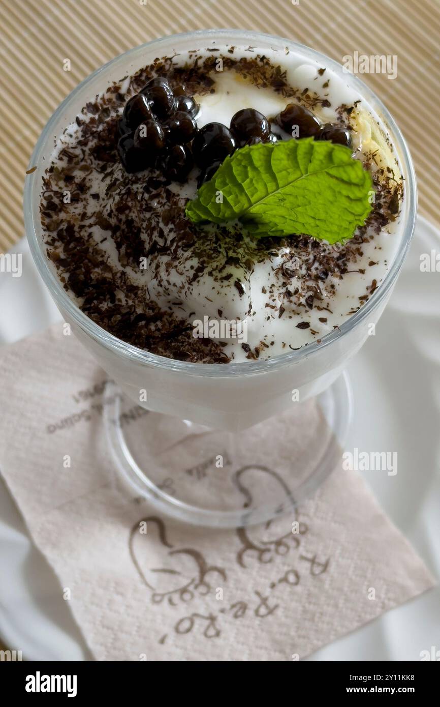 Italy, Tyrrhenian Sea, Lipari Islands / Aeolian Islands, Salina, typisches Gericht, Capperi di Salina granita di ricotta con capperi Stock Photo