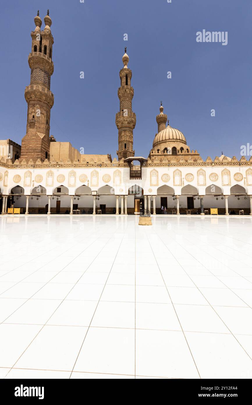 Al-Azhar Mosque, Azhar, courtyard with corridor, Islamic area in old ...