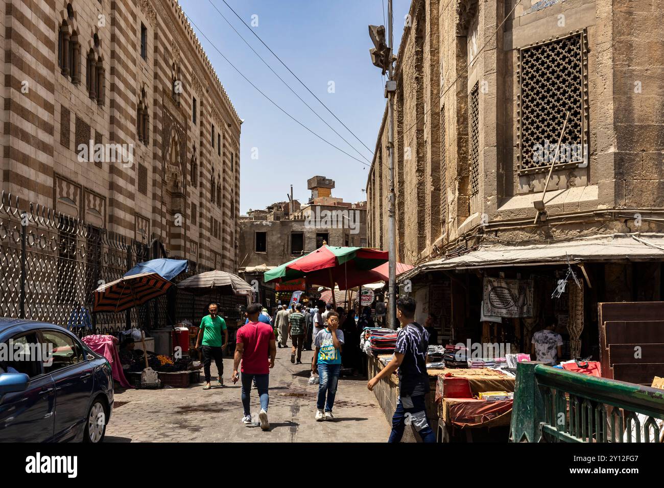 Downtown near Al-Azhar Mosque, Islamic area of old Cairo, Cairo, Egypt ...