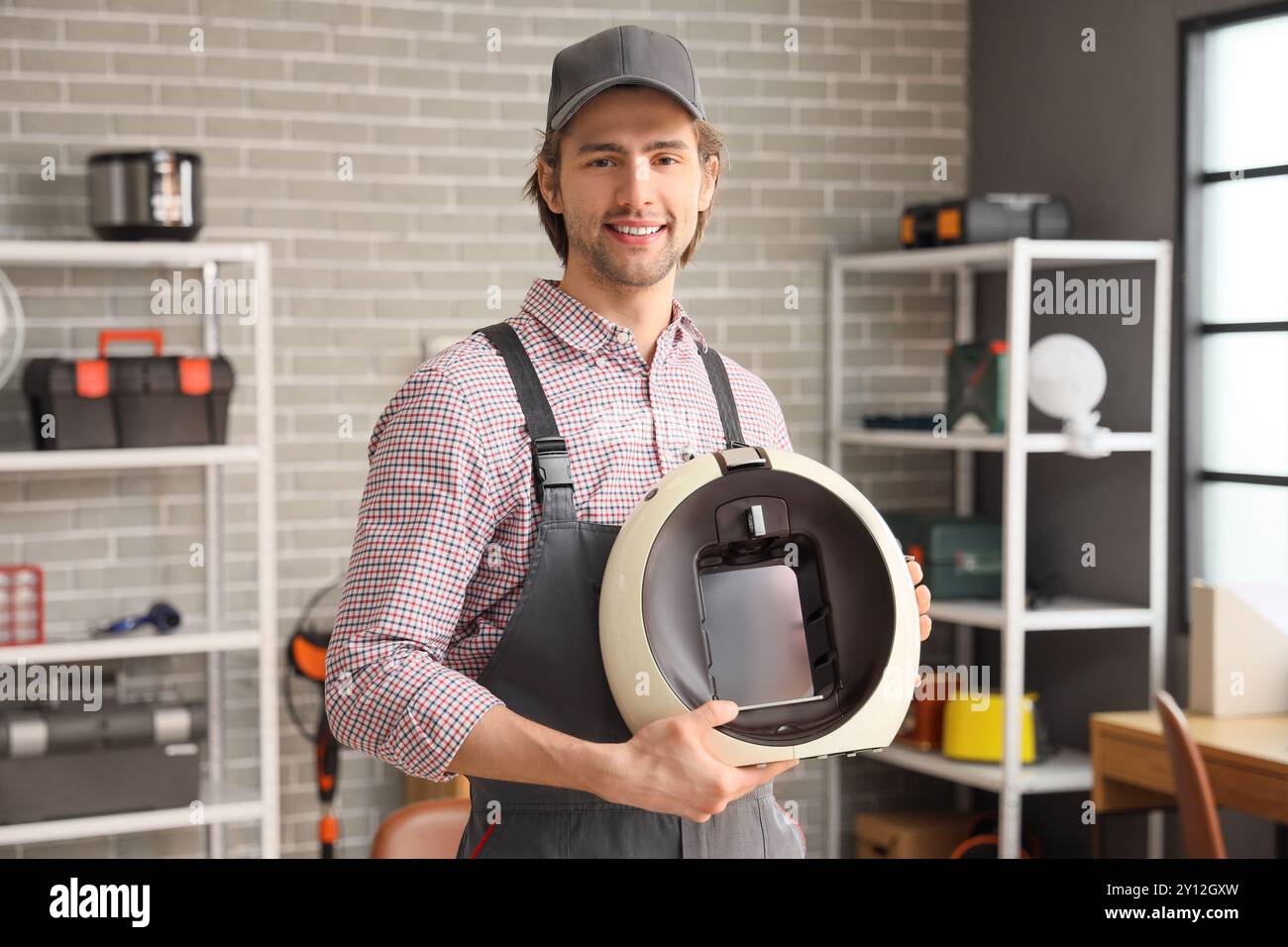 Male repairman coffee machine hi-res stock photography and images - Alamy