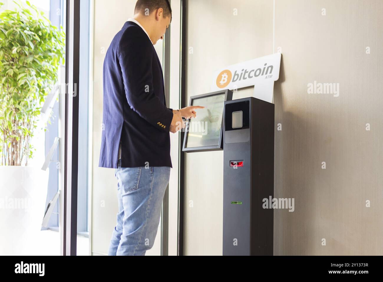 Atm symbol hi-res stock photography and images - Page 5 - Alamy