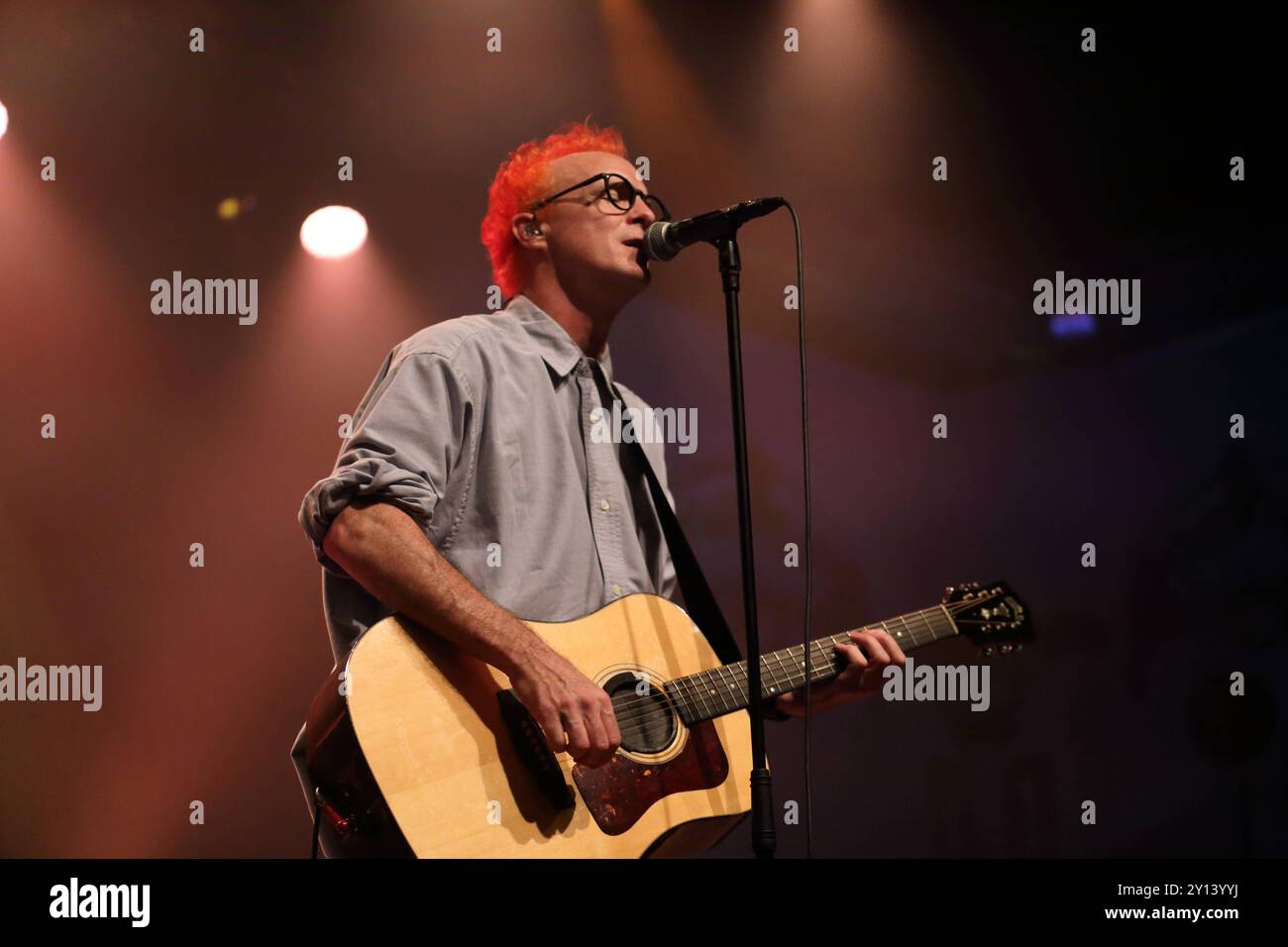 Fran Healy von der Band Travis bei einem Konzert im Huxleys Neue Welt in Berlin, 4. September 2024. Travis Konzert Berlin *** Fran Healy from the band Travis at a concert at Huxleys Neue Welt in Berlin, September 4, 2024 Travis concert Berlin Stock Photo