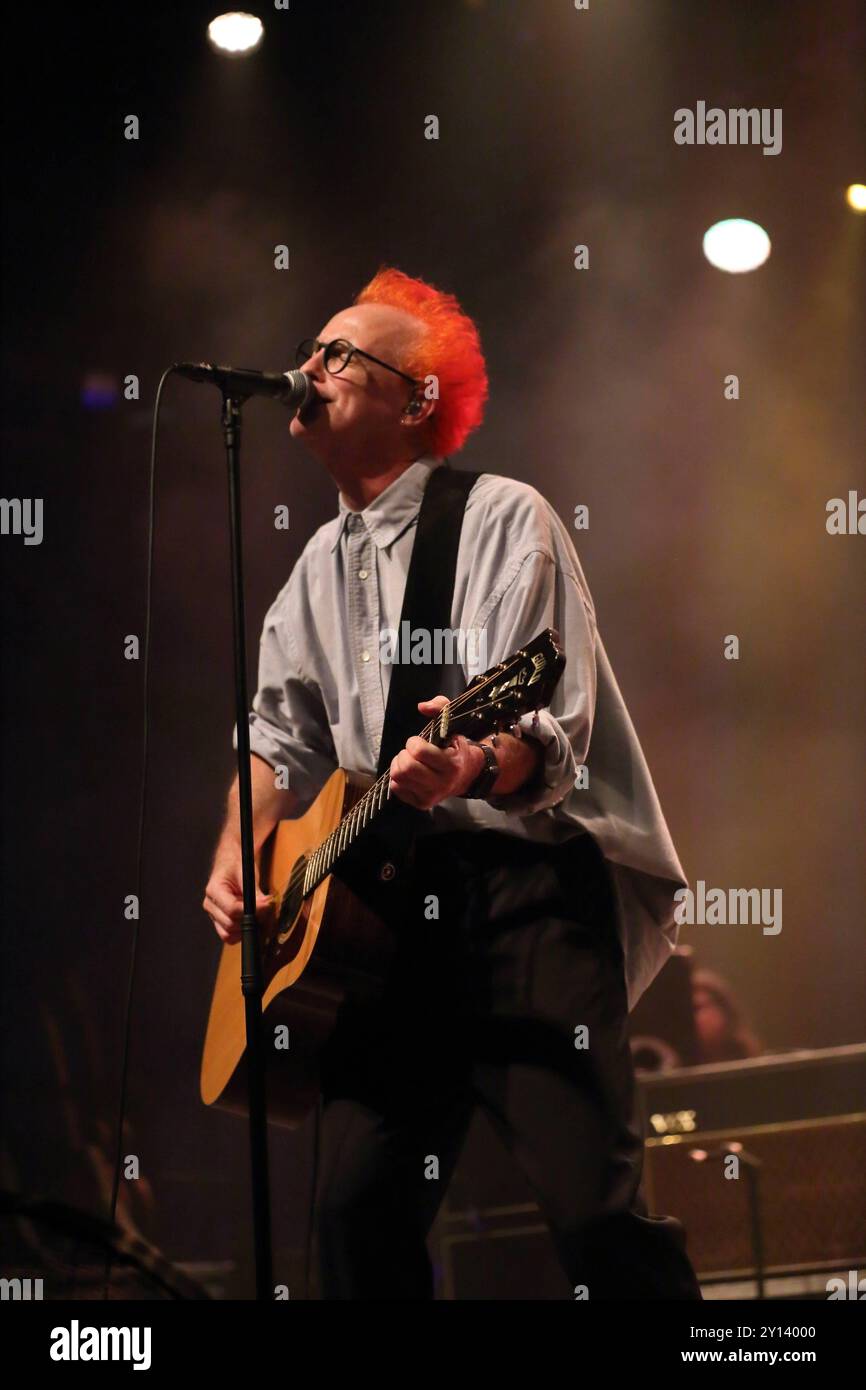 Fran Healy von der Band Travis bei einem Konzert im Huxleys Neue Welt in Berlin, 4. September 2024. Travis Konzert Berlin *** Fran Healy from the band Travis at a concert at Huxleys Neue Welt in Berlin, September 4, 2024 Travis concert Berlin Stock Photo