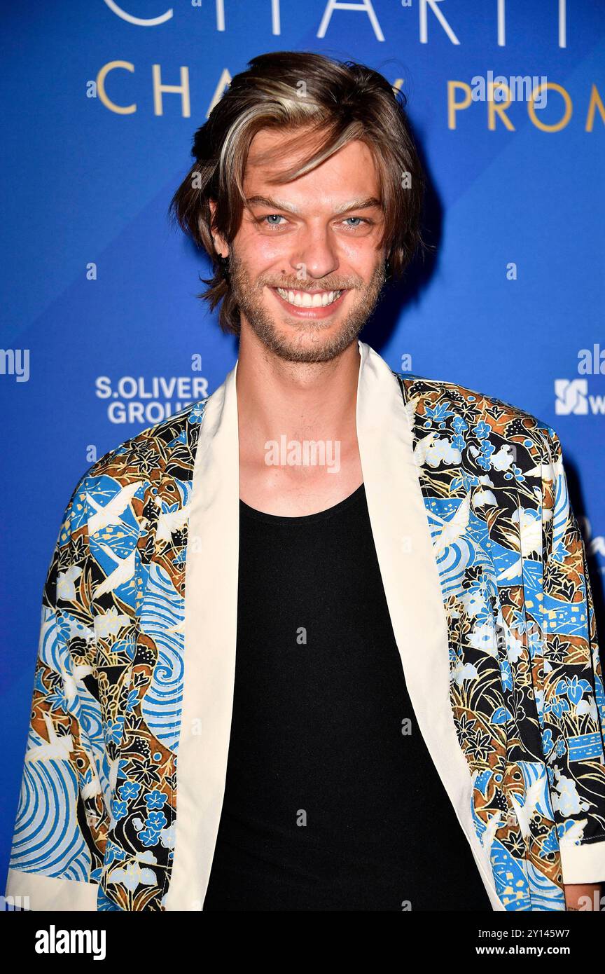 Tim Rasic Tim Rasch beim Charity Promi Swim Event 2024 zugunsten von Kindeswohl ...