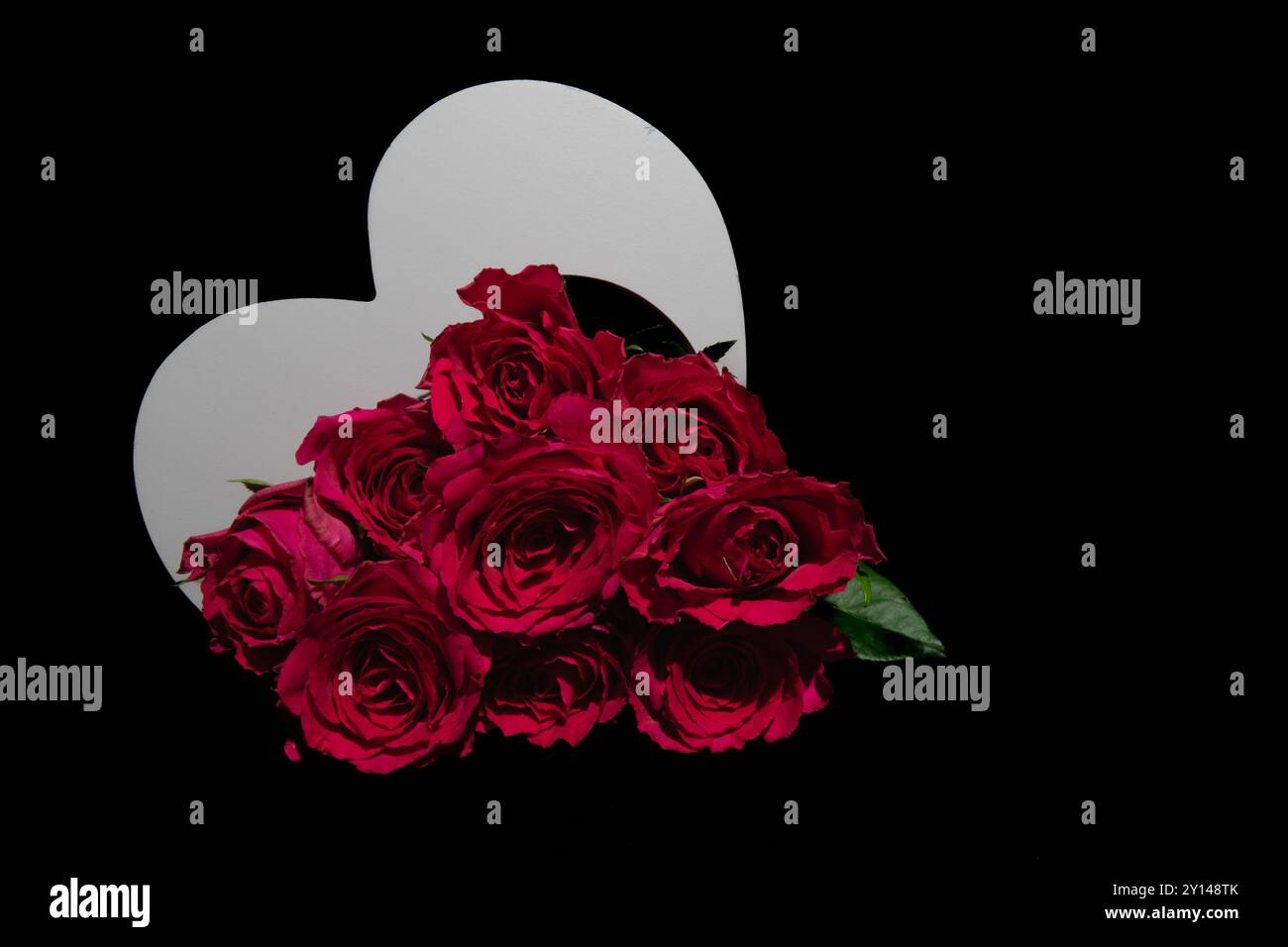 Red roses heart symbol love hi-res stock photography and images