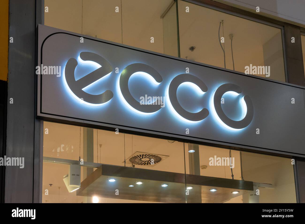 Ecco shop hi res stock photography and images Alamy