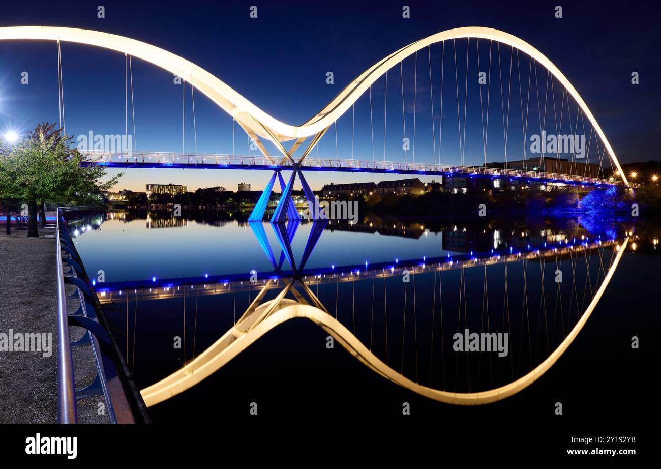 Modern bridge curved arch hi-res stock photography and images - Alamy