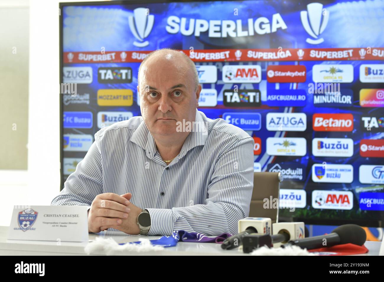 Cristian Ceauşel, vicepreşedinte Comitet Director – AS FC Buzău si Eugen Neagoe noul antrenor AS FC Buzau Stock Photo