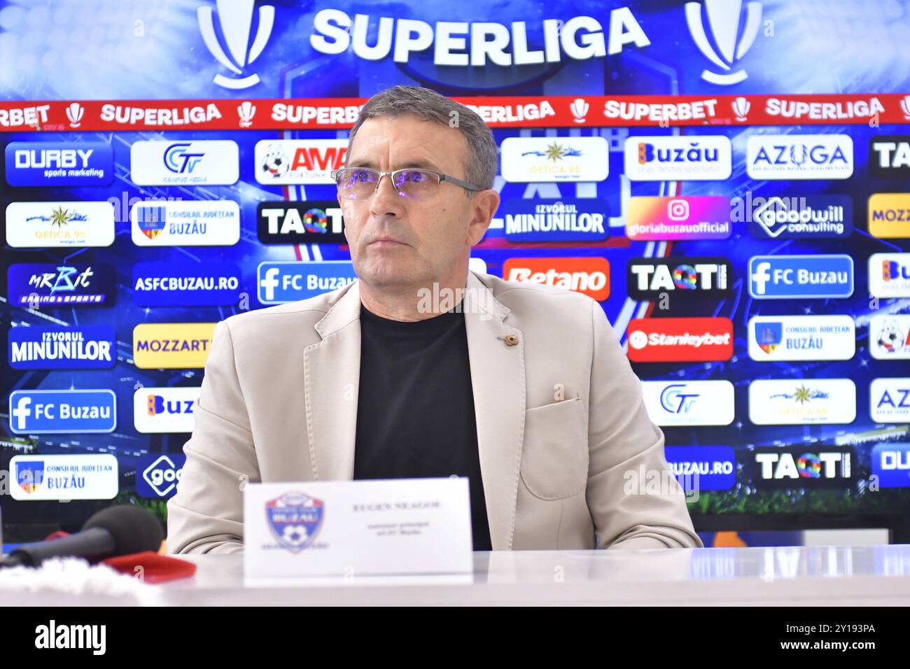 Cristian Ceauşel, vicepreşedinte Comitet Director – AS FC Buzău si Eugen Neagoe noul antrenor AS FC Buzau Stock Photo