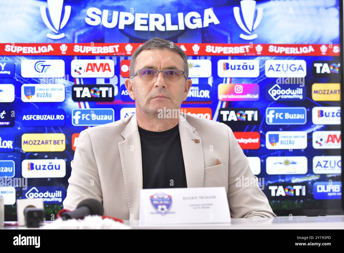 Cristian Ceauşel, vicepreşedinte Comitet Director – AS FC Buzău si Eugen Neagoe noul antrenor AS FC Buzau Stock Photo