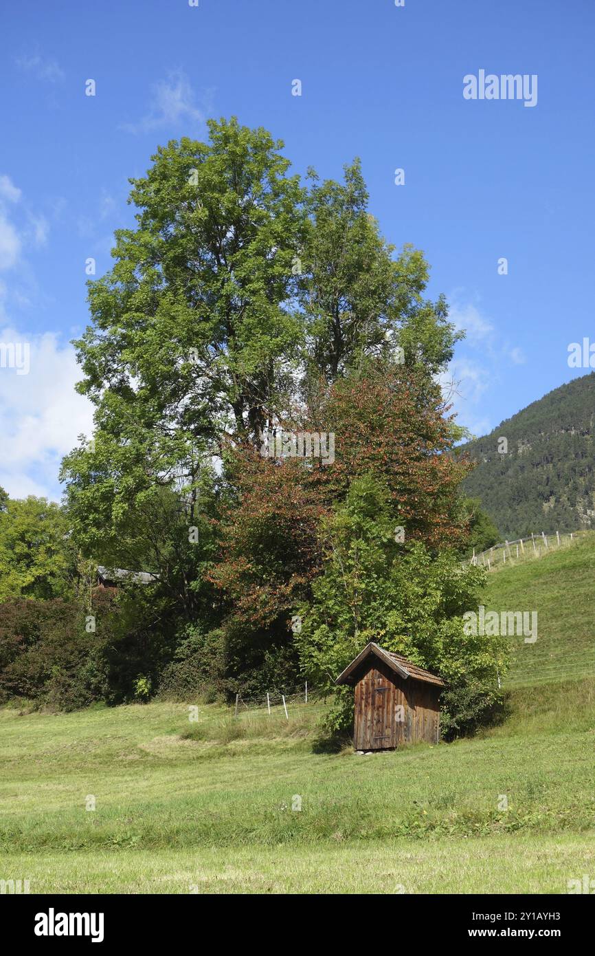 Wooden mountain sheds hi-res stock photography and images - Alamy