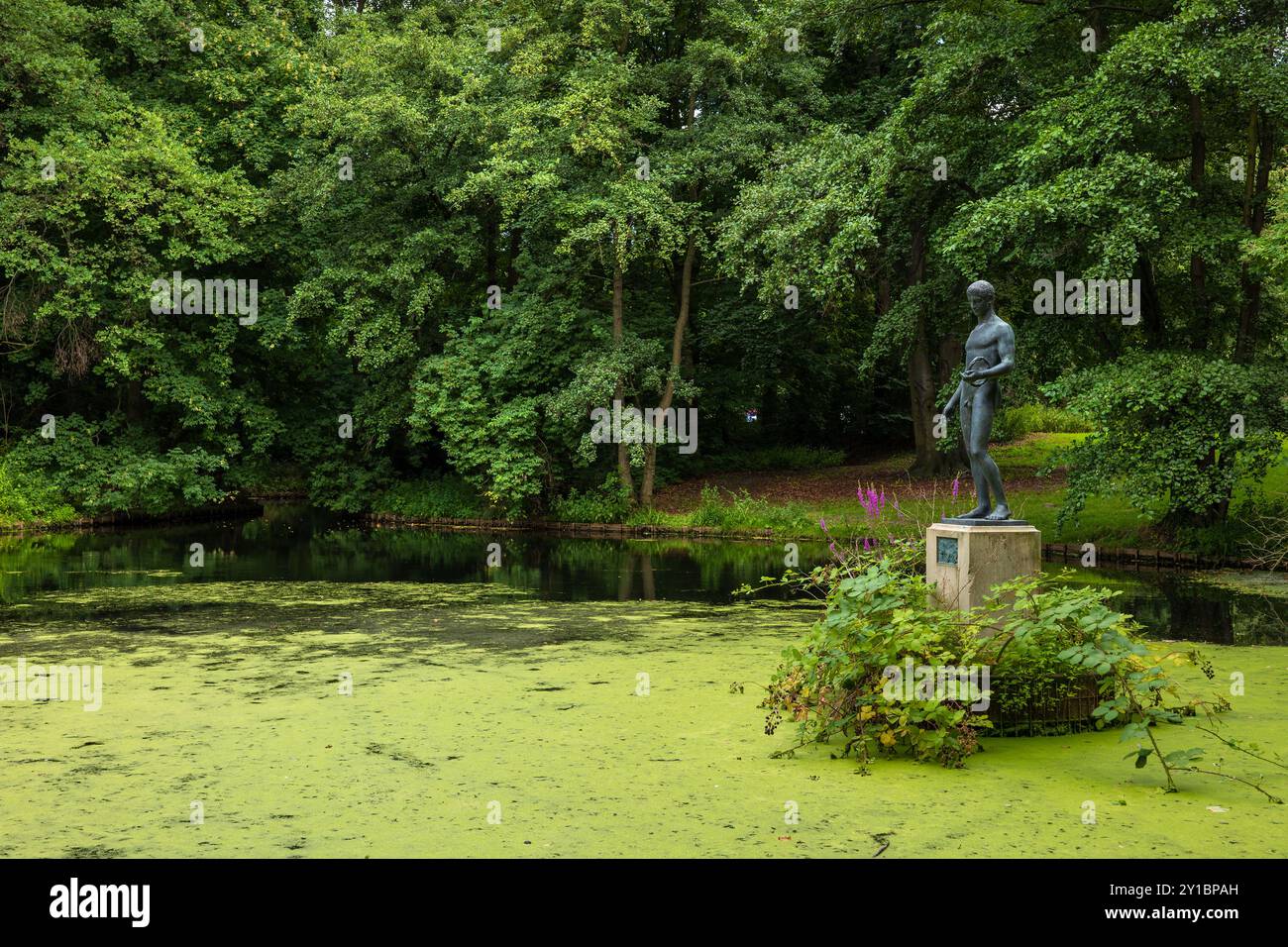 Pond with Victor ("Der Sieger") statue by Wilhelm Wandschneider from 1906 in Tiergarten Park, city of Berlin, Germany. Stock Photo