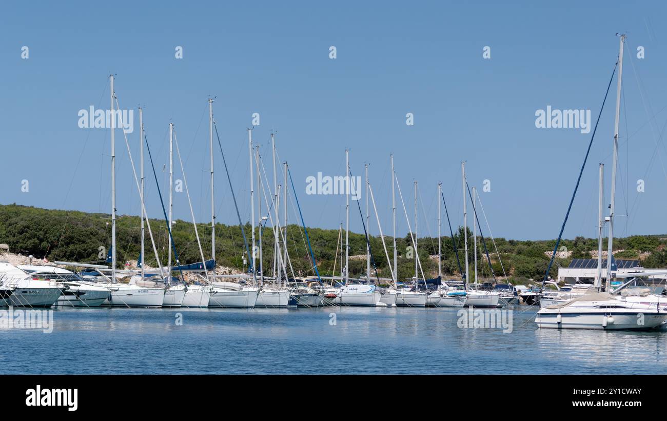 Boats with mast moored at pier Stock Photo - Alamy