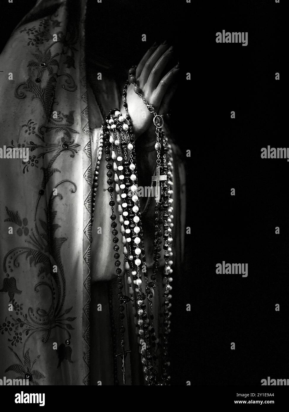 Closeup of Hands, Statue of the Virgin Mary with Rosary Beads, The Silves Cathedral, Silves, Southern Portugal. Europe. Stock Photo