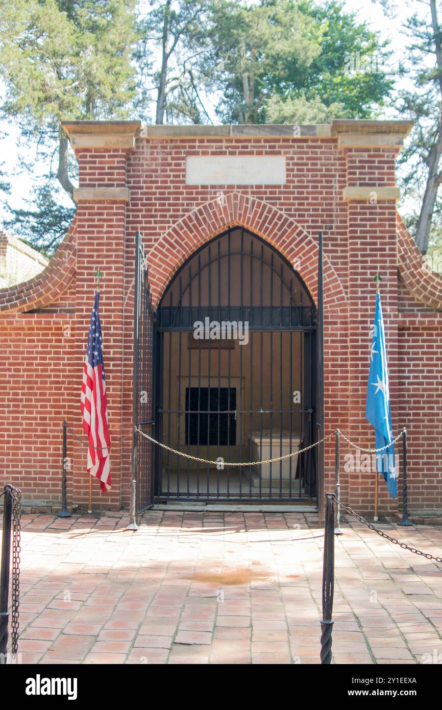 Burial crypt of George Washington at Mt. Vernon, , the first President of the United States,  MT VERNON, Alexandria, VA Stock Photo