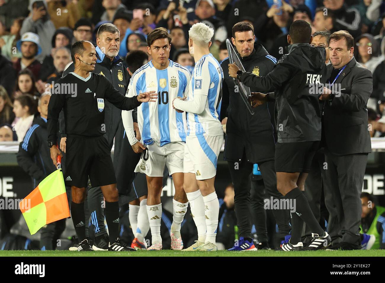 Argentina's forward Alejandro Garnacho (C) and forward Paulo Dybala (C