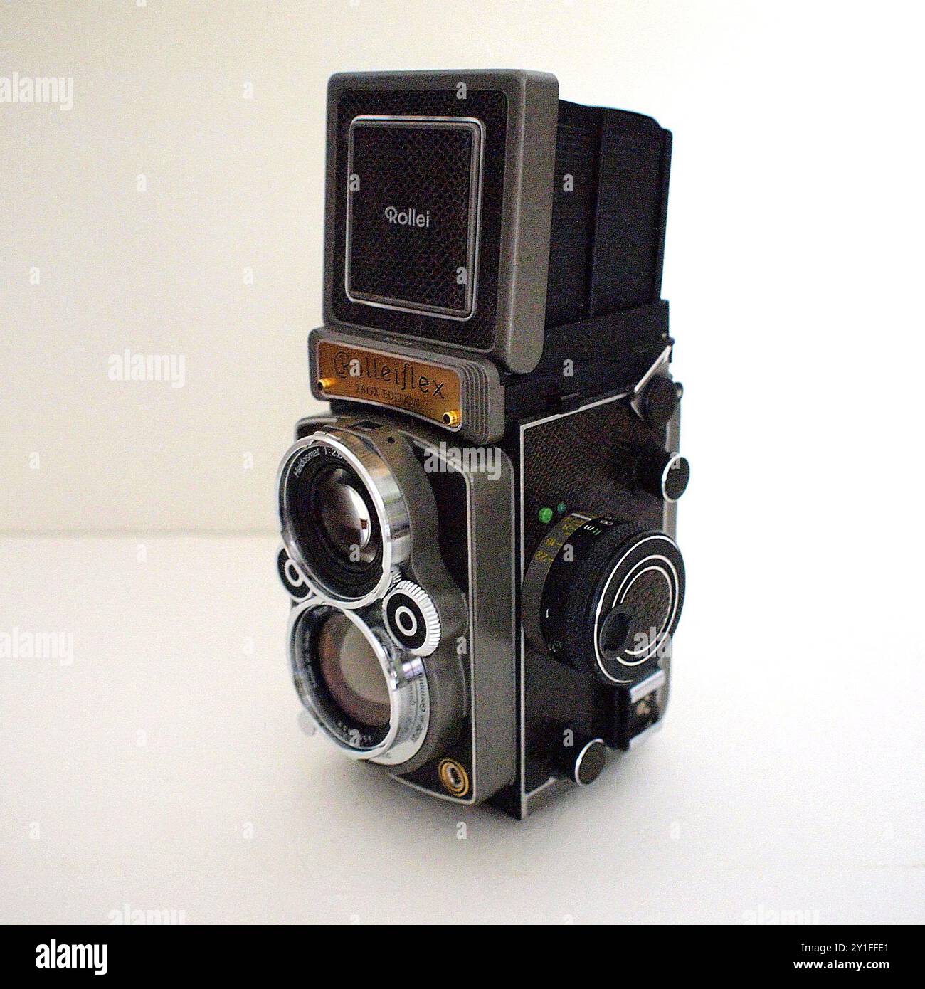 【希少本】ローライ　コレクターズ・ガイド Rollei cameras Camera Geekery: The Royal Blue Trio - Japan Camera Hunter