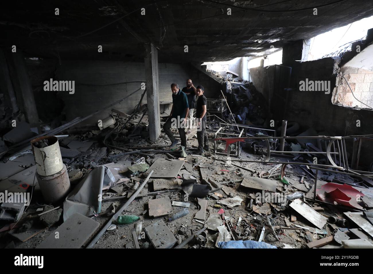 Jenin. 6th Sep, 2024. People are seen inside a house damaged in an Israeli military operation in the northern West Bank city of Jenin, on Sept. 6, 2024. The Israeli army withdrew from the West Bank city of Jenin on Friday after a 10-day operation that left 21 people dead, according to Palestinian and Israeli sources. Credit: Nidal Eshtayeh/Xinhua/Alamy Live News Stock Photo