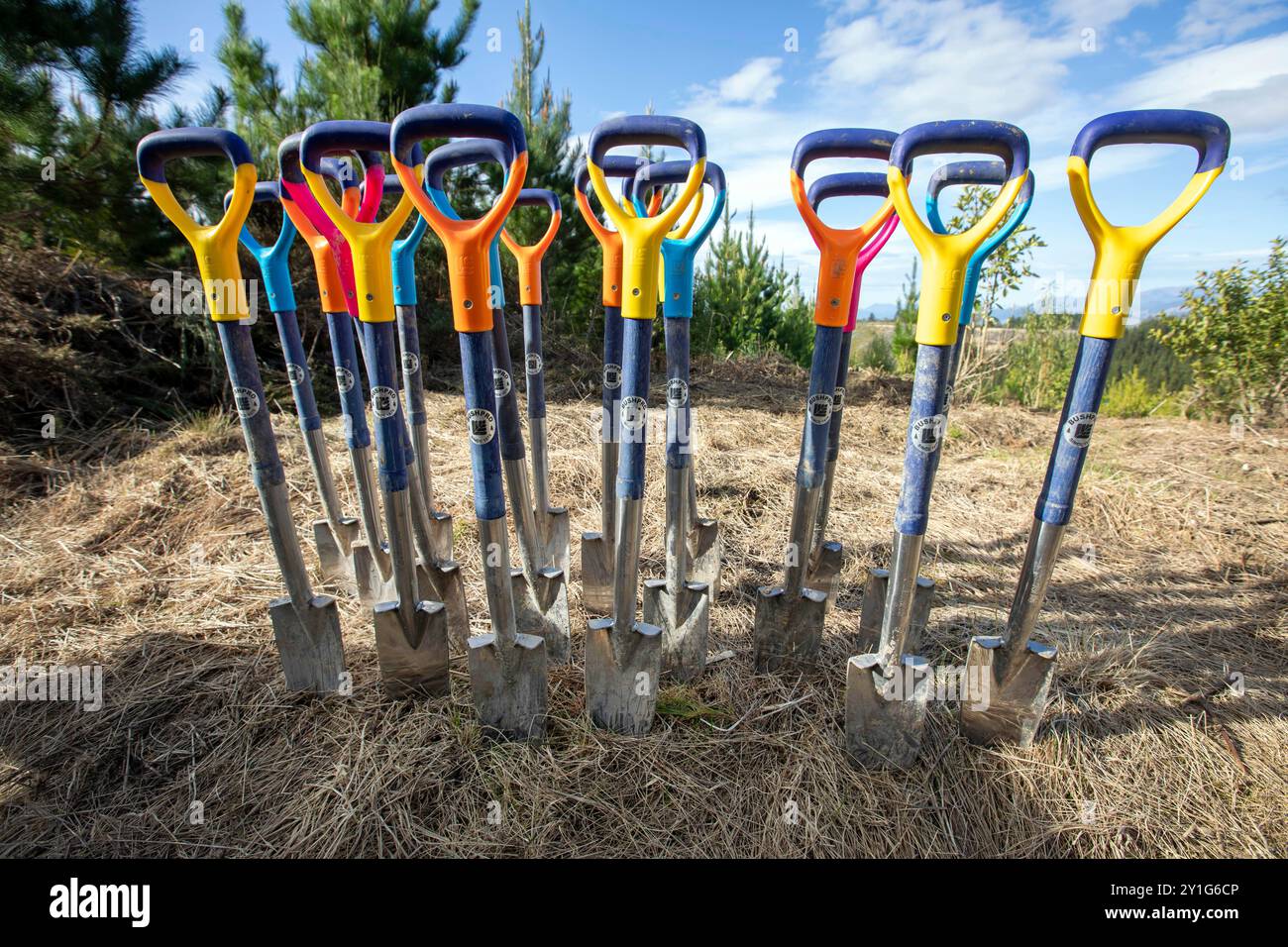 Garden spades hi-res stock photography and images - Alamy
