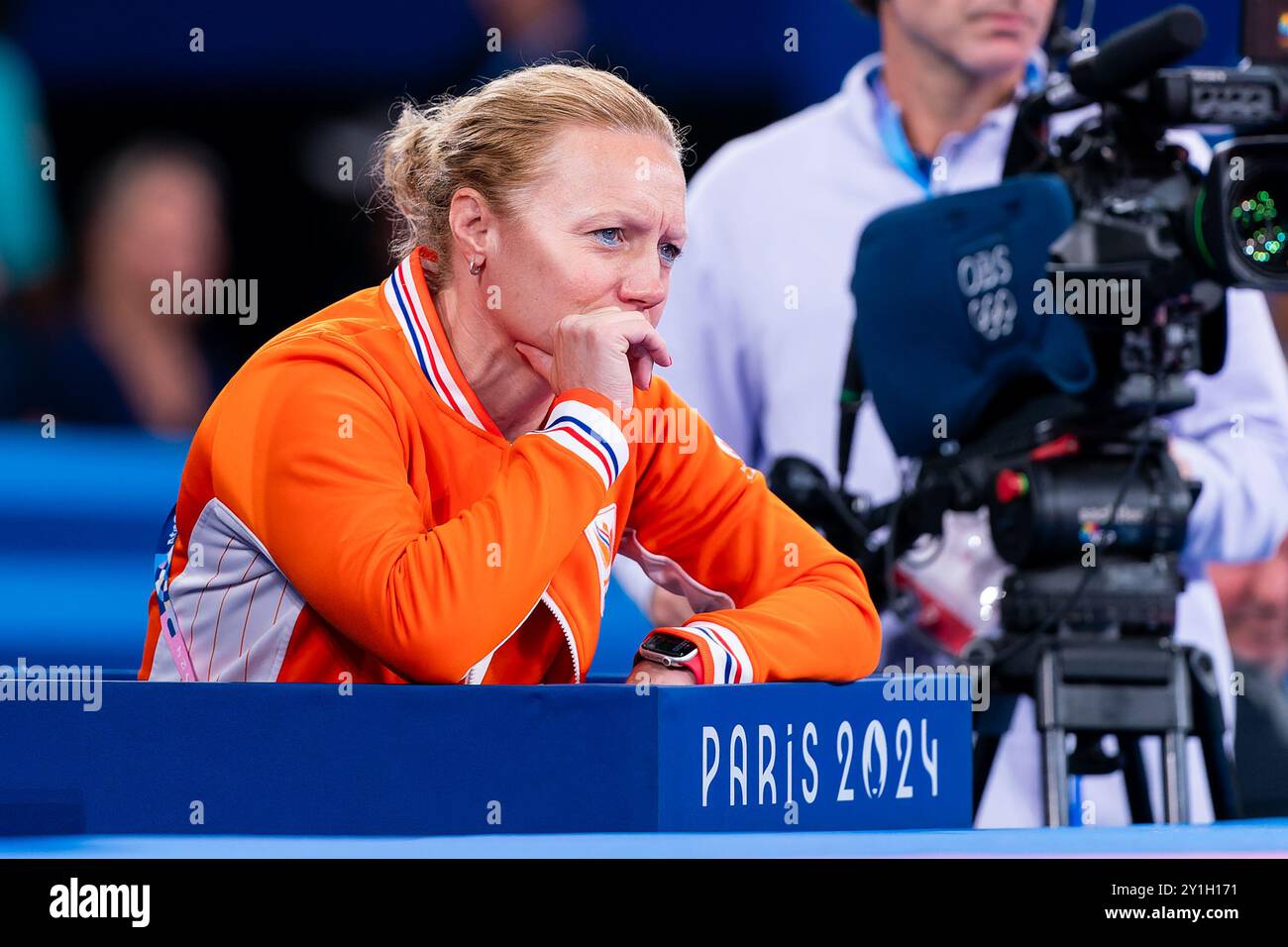 Paris, France. 07th Sep, 2024. PARIS, FRANCE - SEPTEMBER 7: Coach Danielle Vriezema of the Netherlands looks on while Daniel Knegt of the Netherlands is competing in the Men  90kg J1 during Day 10 of Para Judo - Paris 2024 Summer Paralympic Games at Champs-de-Mars Arena on September 7, 2024 in Paris, France. (Photo by Joris Verwijst/BSR Agency) Credit: BSR Agency/Alamy Live News Stock Photo