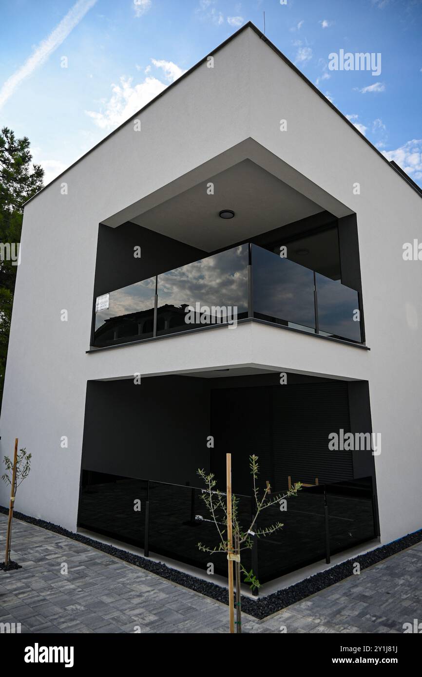 Architectural Tour - Modern Minimalist House - Home Decor Designs, image size:866x1390