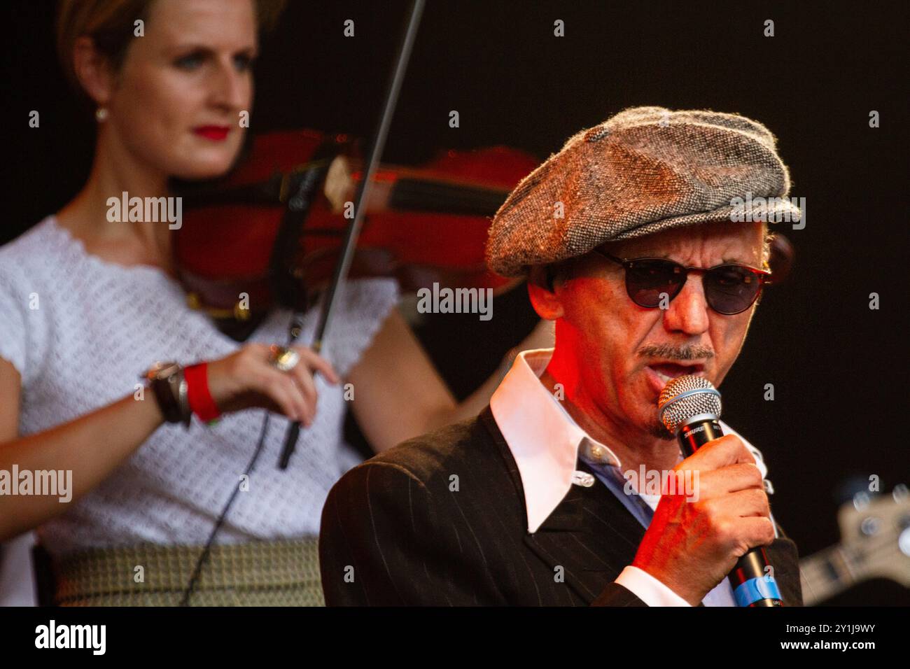 Kevin rowland lucy morgan hi-res stock photography and images - Alamy