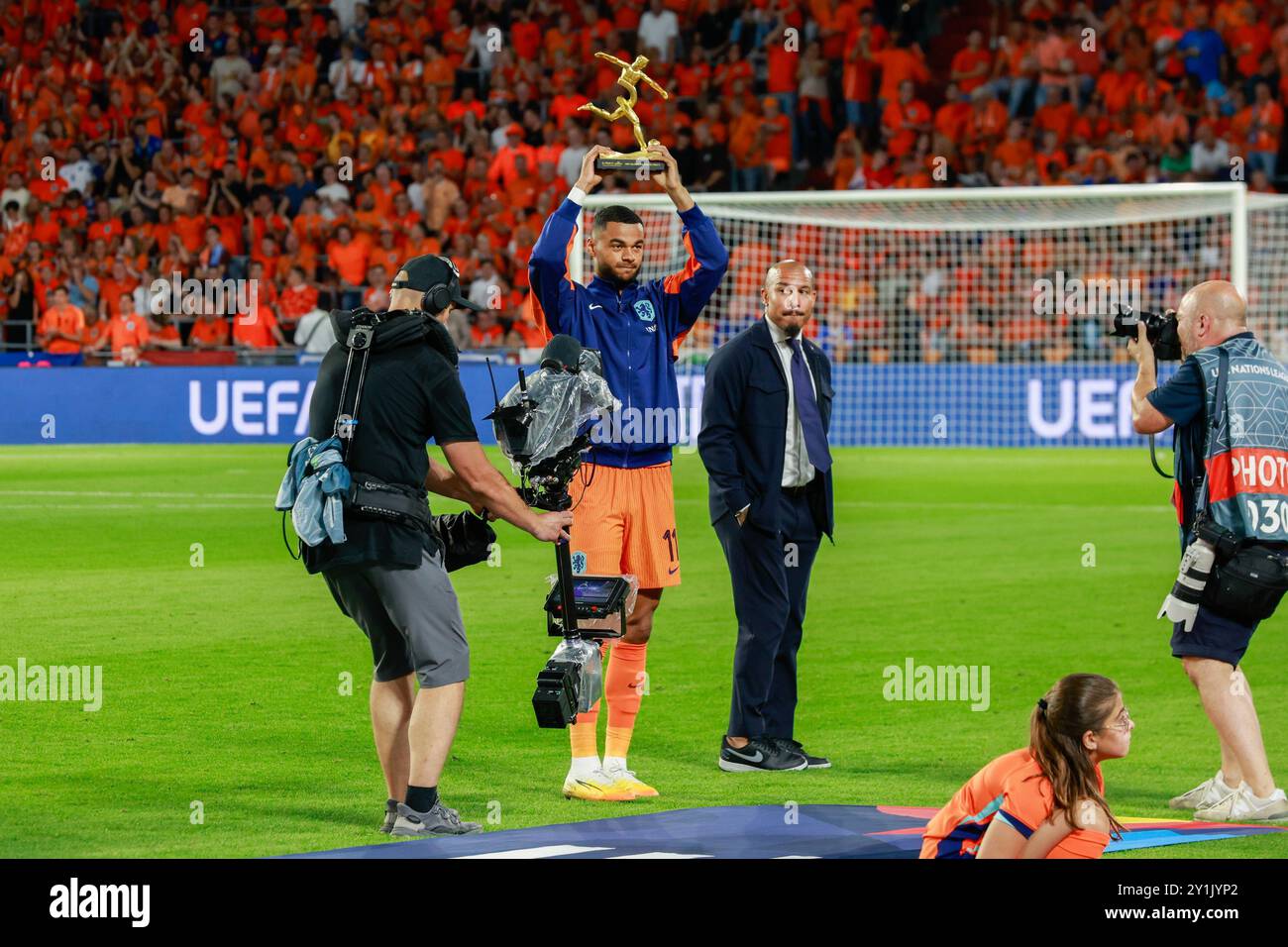 EINDHOVEN, 07-09-2024, Philips Stadium, Nations League game between Netherlands - Bosnia and Herzegovina . Netherlands player Cody Gakpo receives award for top scorer of Euro 2024 Credit: Pro Shots/Alamy Live News Stock Photo