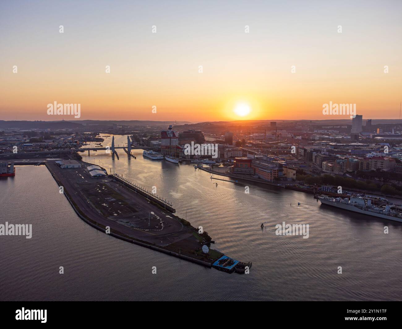 hising-hi-res-stock-photography-and-images-alamy