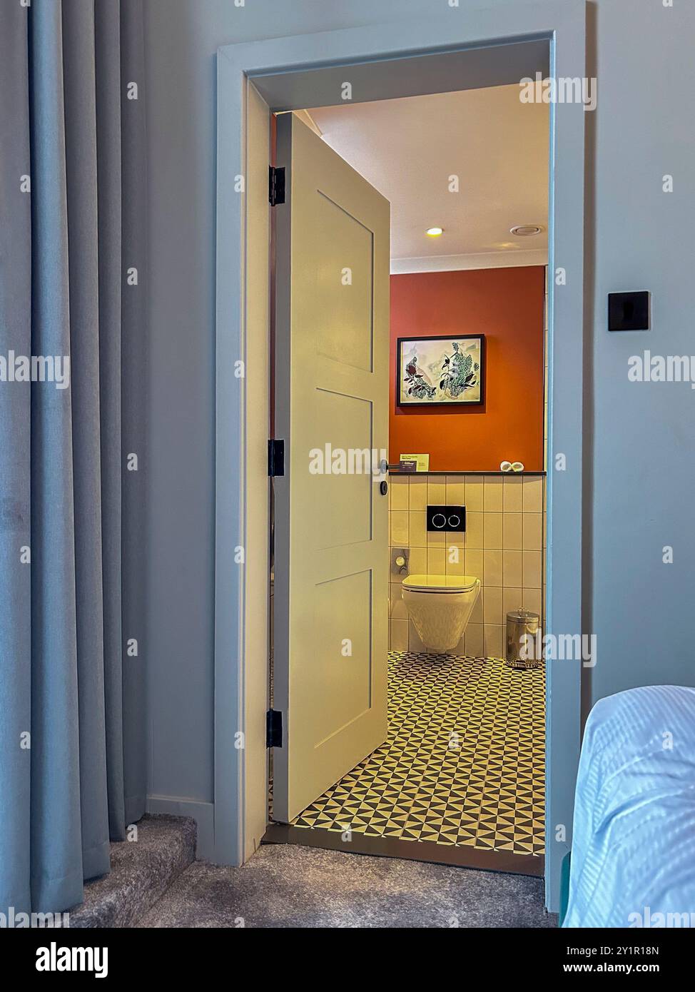 Modern beach hotel britain hi-res stock photography and images - Alamy