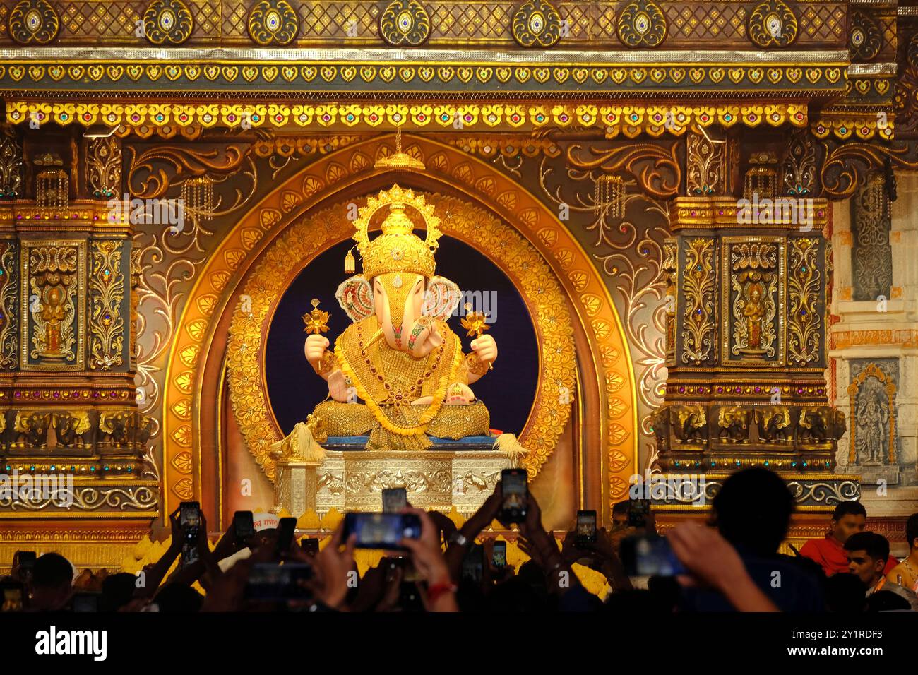 Dagdusheth Ganpati Pune Hi res Stock Photography And Images Alamy
