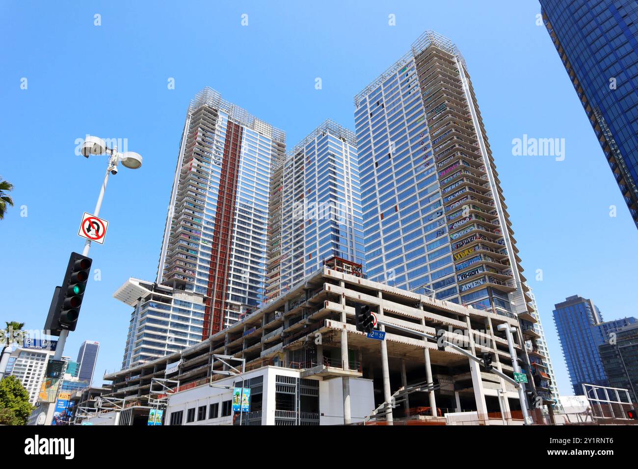 Modern apartment complex california hi-res stock photography and images -  Page 2 - Alamy