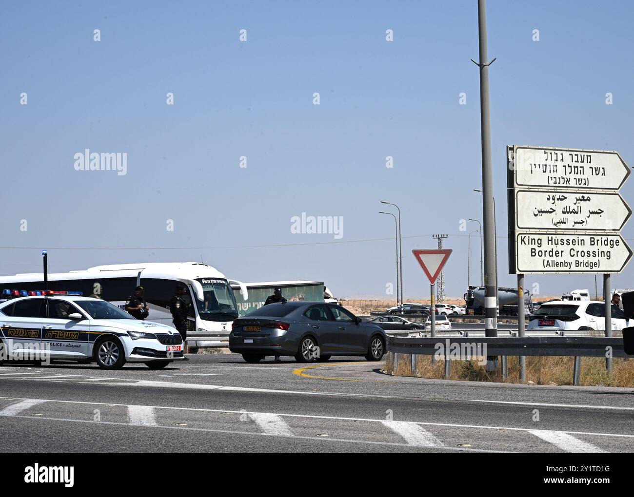 King hussein border crossing hi-res stock photography and images - Alamy