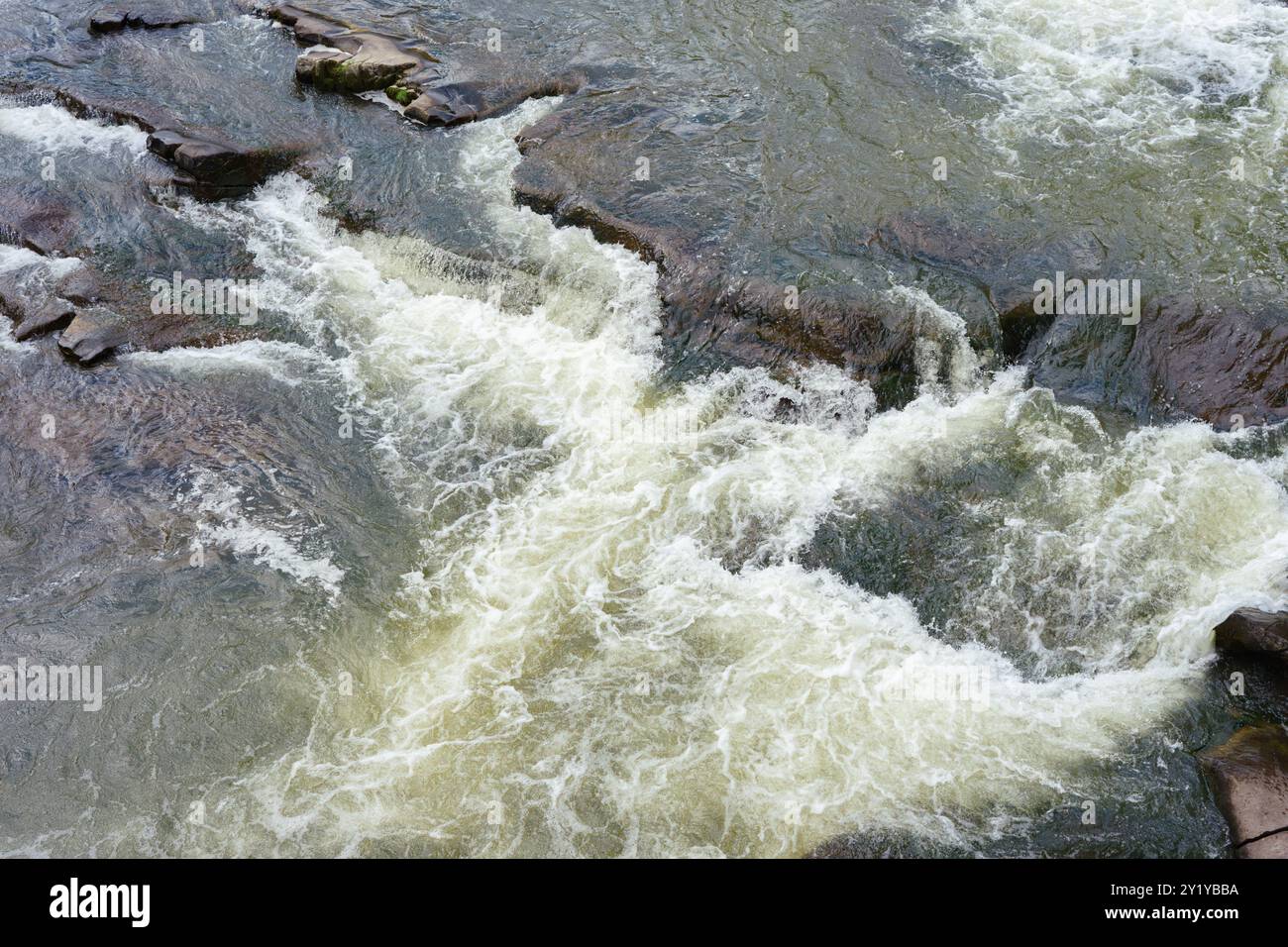 Fast clean cold mountain river hi-res stock photography and images - Alamy