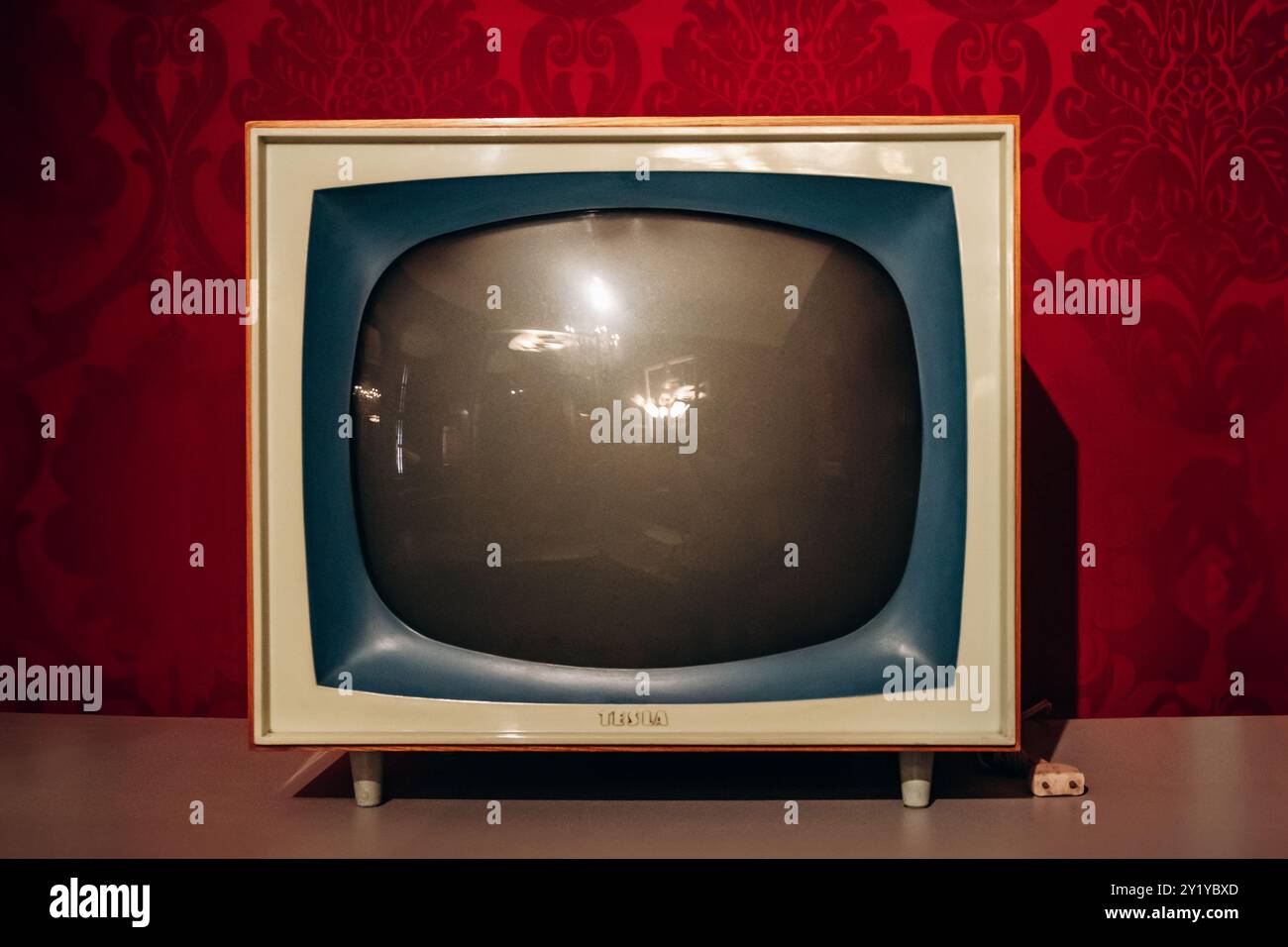 1960s tv set vintage hi-res stock photography and images - Alamy
