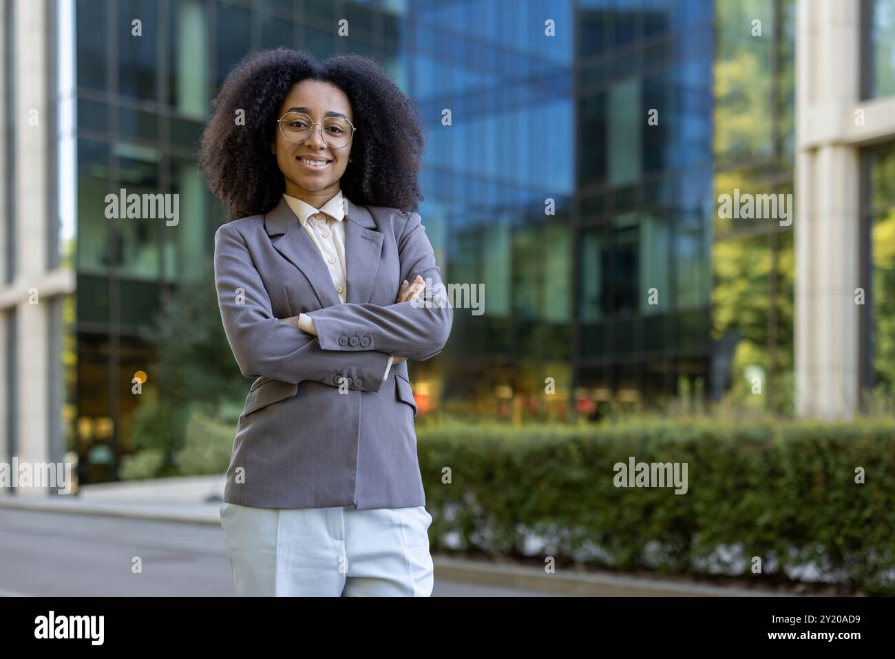 Confident African American businesswoman standing with arms crossed ...