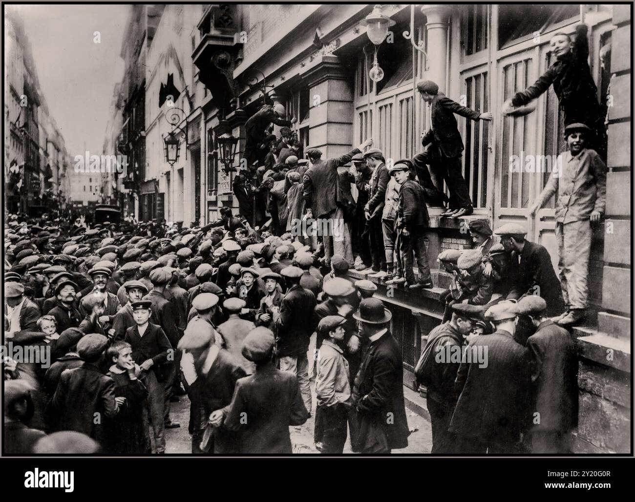 NEWS EXTRAS WW1 Paris 1914 Newsboys waiting outside Newspaper Offices for News Extras  to deliver in Paris France. Newsboys waiting for 'Extras' Photograph shows newsboys waiting for news during the beginning of World War I, Paris, France. 1914-1918 HISTORIC • HISTORICAL • HISTORY • HUNDRED YEARS WAR • IMPORTANT • MEN • MILITARY • NEWSBOYS  • NEWSPAPER SELLERS • NEWSPAPER • PAPER BOY • PAPERBOYS • PARIS • PHOTO • PHOTOGRAPH • TWENTIETH CENTURY • WAITING • WAR NEWS • WAR •WORLD WAR I (1914-18) • WORLD WAR I • WW1 • WWI Stock Photo