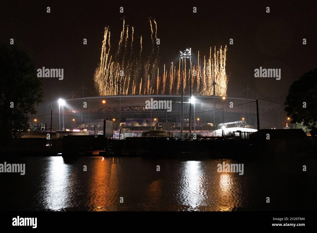 Paris, France. 08th Sep, 2024. Fireworks at Stade de France for the closing ceremony of the 17th Summer Paralympic Games Paris 2024 Credit: Marco Ciccolella/Alamy Live News Credit: Marco Ciccolella/Alamy Live News Stock Photo