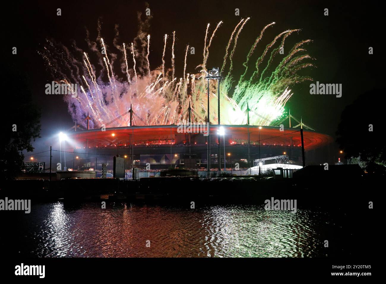 Paris, France. 08th Sep, 2024. Fireworks at Stade de France for the closing ceremony of the 17th Summer Paralympic Games Paris 2024 Credit: Marco Ciccolella/Alamy Live News Credit: Marco Ciccolella/Alamy Live News Stock Photo