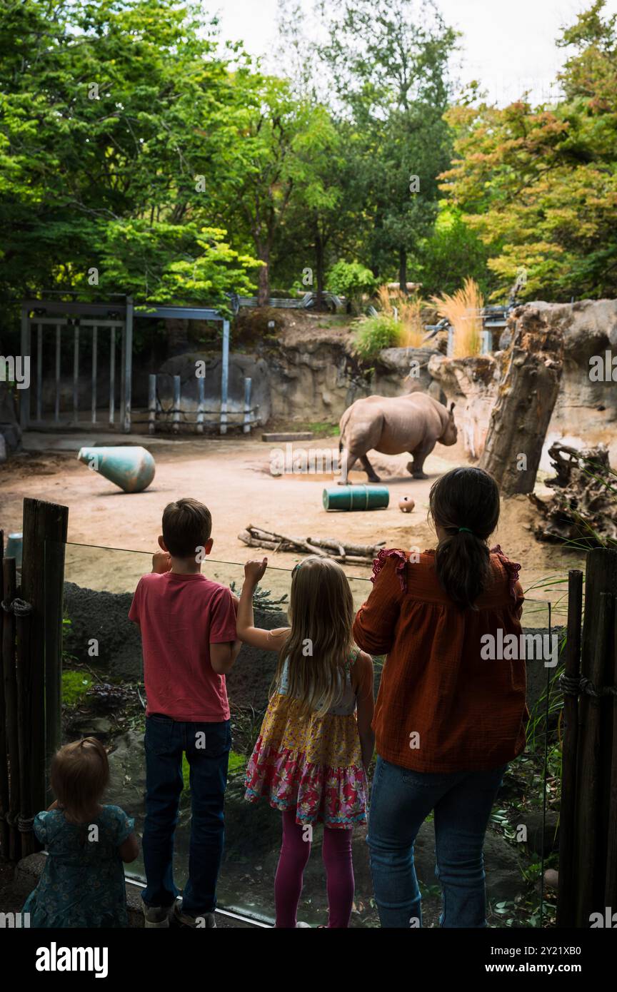 Portland zoo hi-res stock photography and images - Alamy