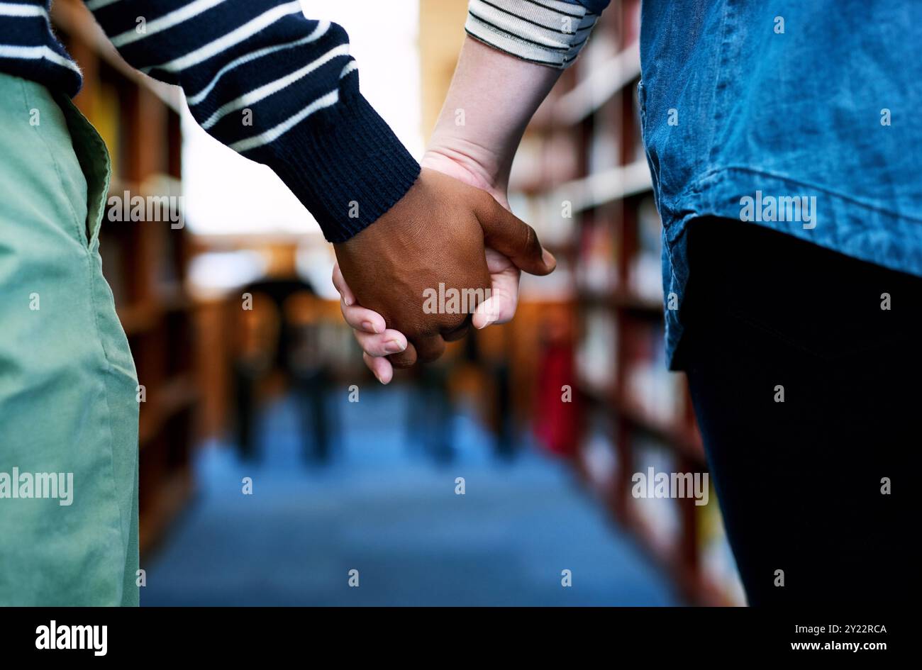 College students walking holding hands hi-res stock photography and ...