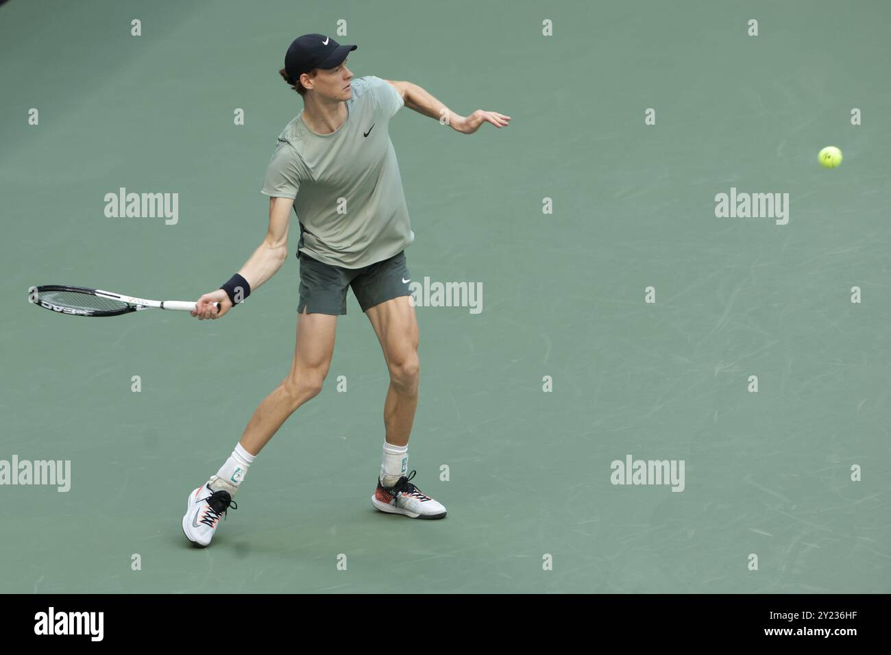 Jannik sinner us open 2024 flushing hires stock photography and images