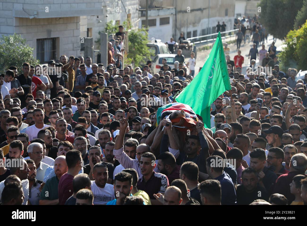 Fifth shells hi-res stock photography and images - Alamy