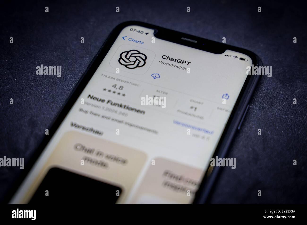 apple-app-store-auf-einem-iphone-apps-charts-gratis-chatgpt-09092024-apple-app-store-on-an-iphone-apps-charts-free-chatgpt-09-09-2024-2Y23X3A.jpg