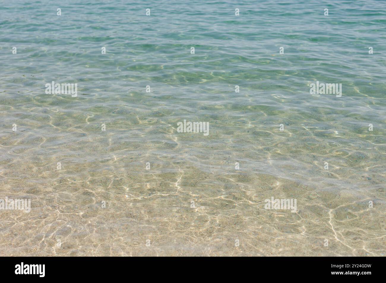 Clear shallow seawater with gentle ripples over sandy bottom Stock ...