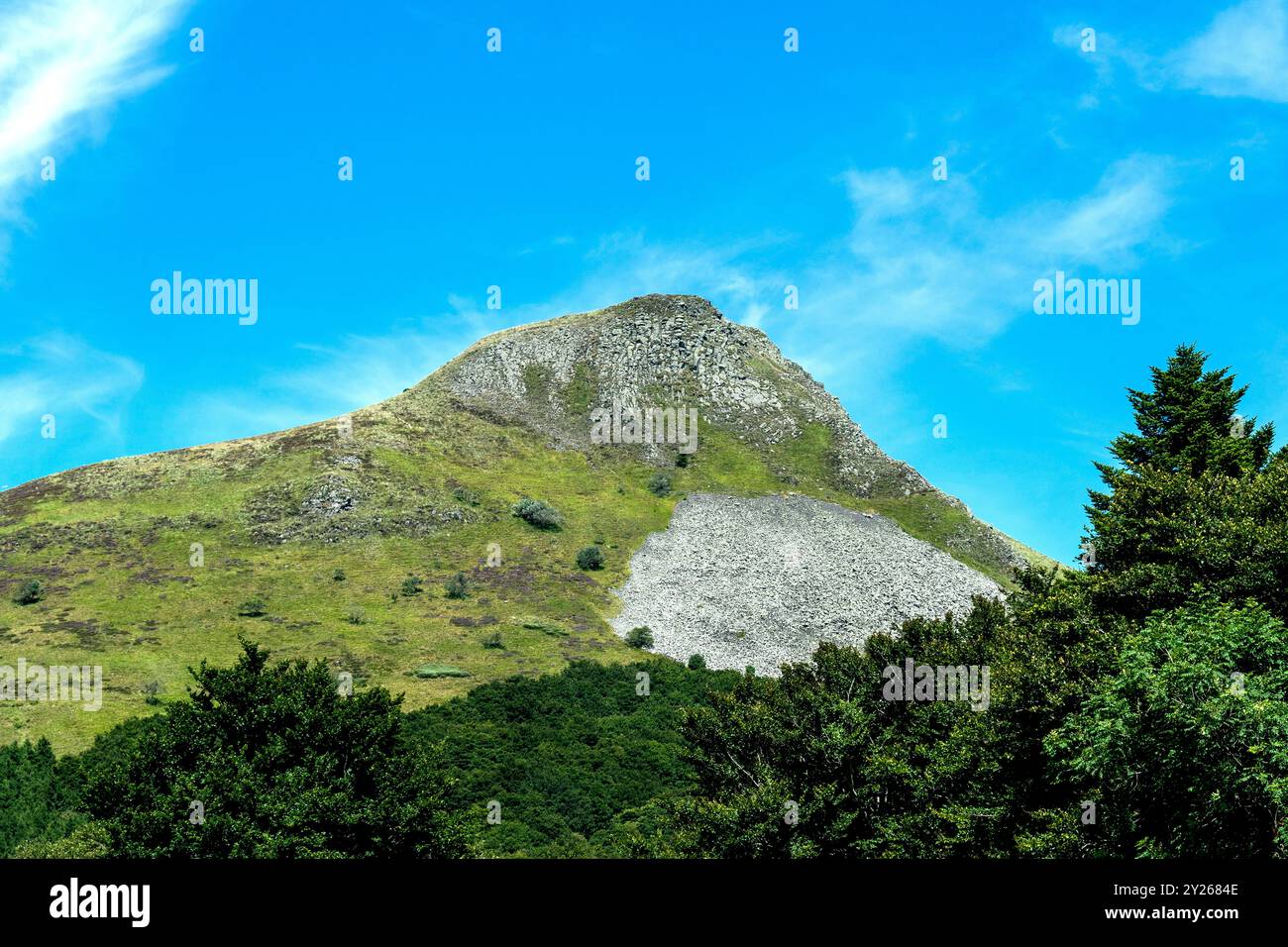 Auvergnes volcanic landscape hi-res stock photography and images - Alamy