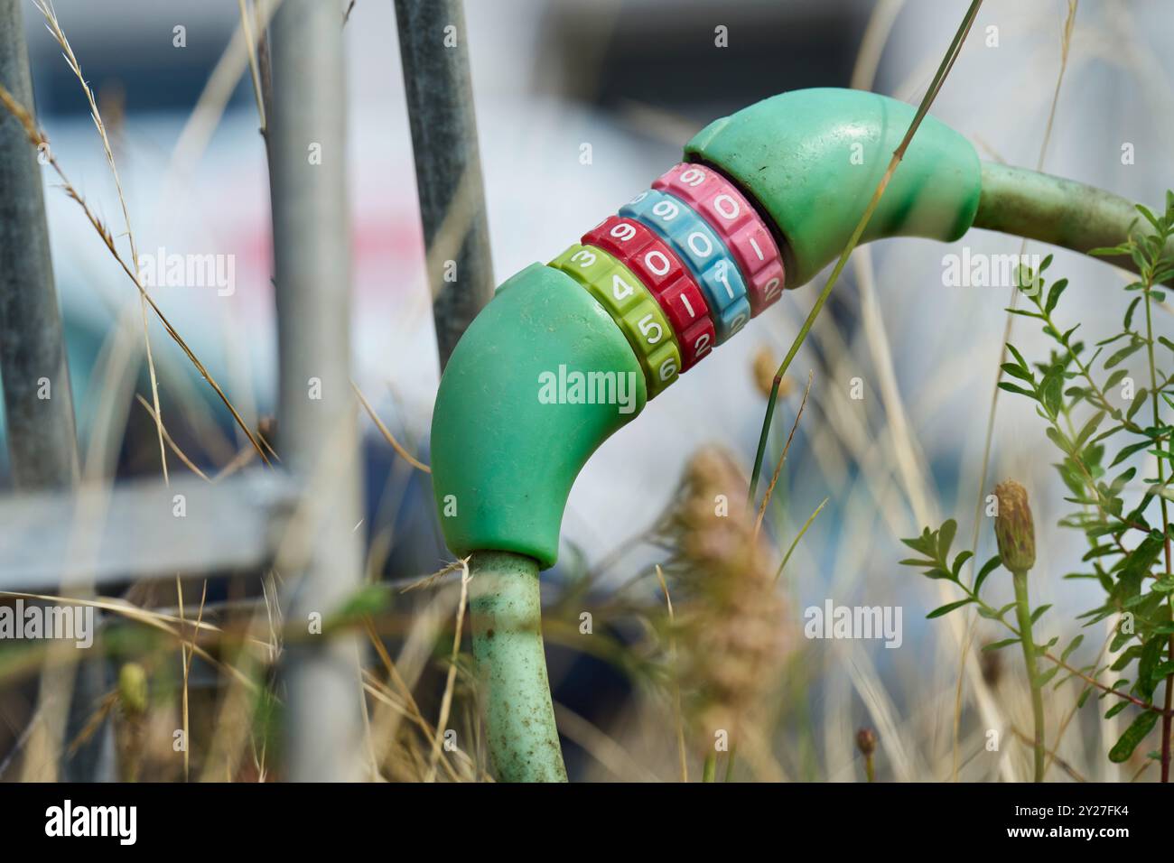 buntes Fahrradschloss Stock Photo