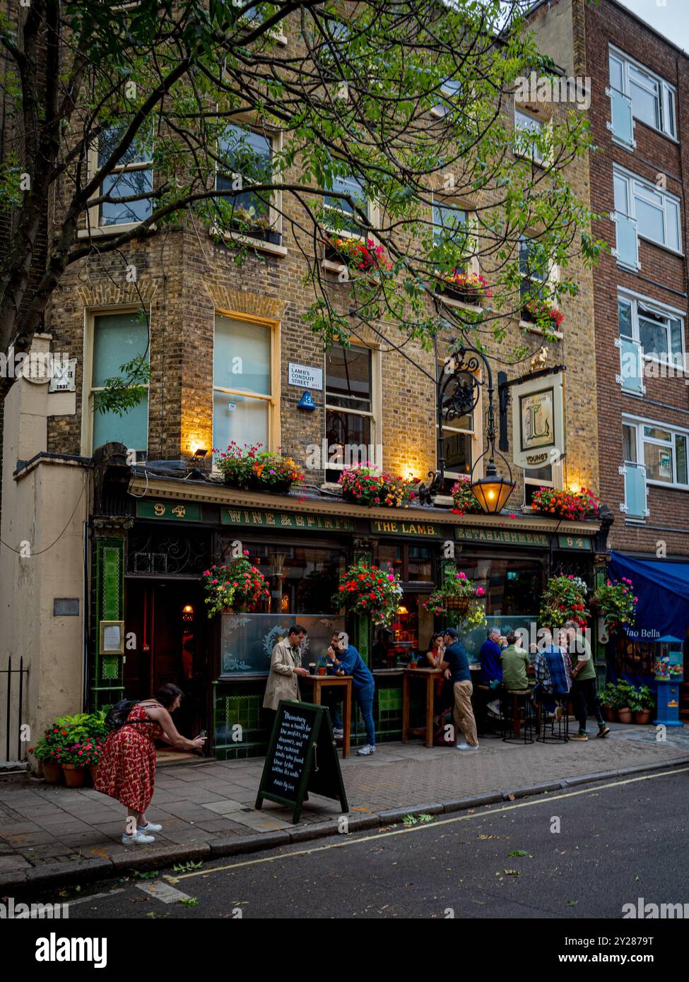 The Lamb Pub 94 Lamb's Conduit St London - The Lamb, built in the 1720s ...