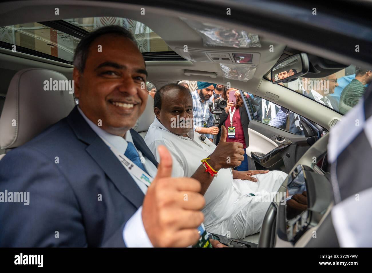 left-shailesh-chandra-managing-director-of-tata-motors-passenger
