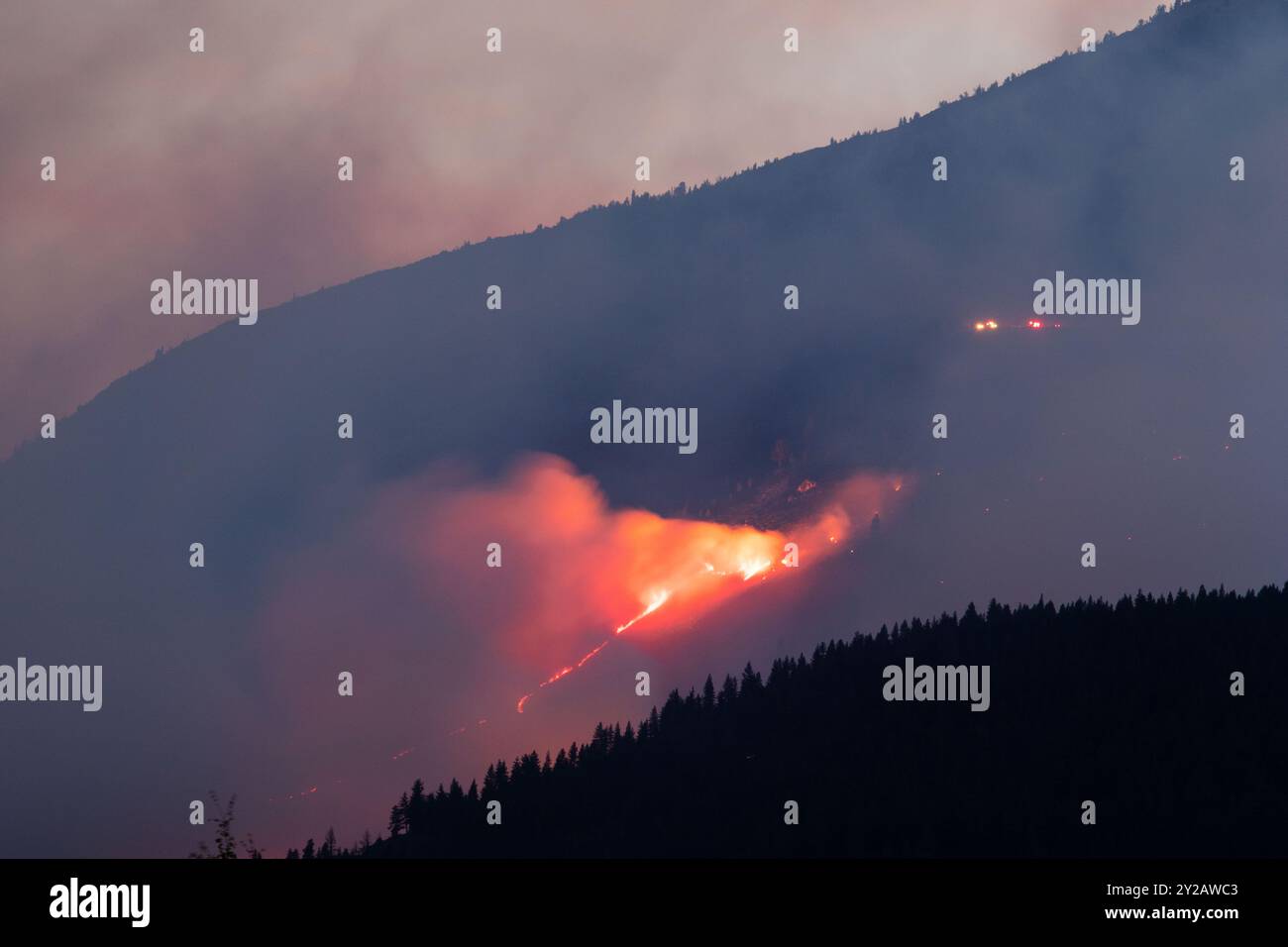 🔥 Wildfire Forces Reno Evacuations! 🚨🌲